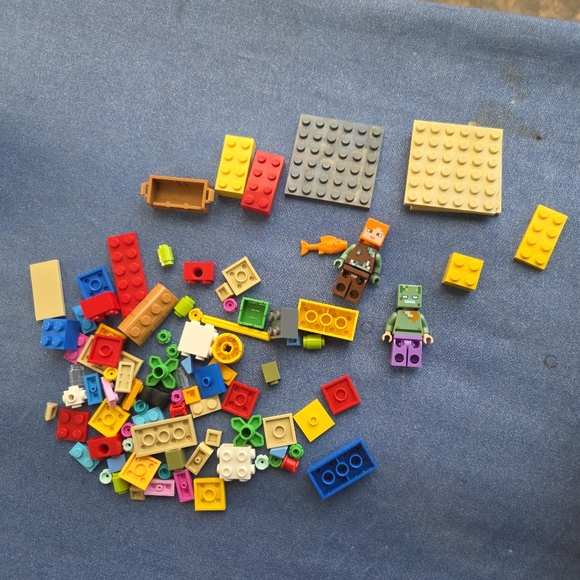 LEGO Minecraft 21164 The Coral Reef with Box and Instructions - Picture 2 of 4